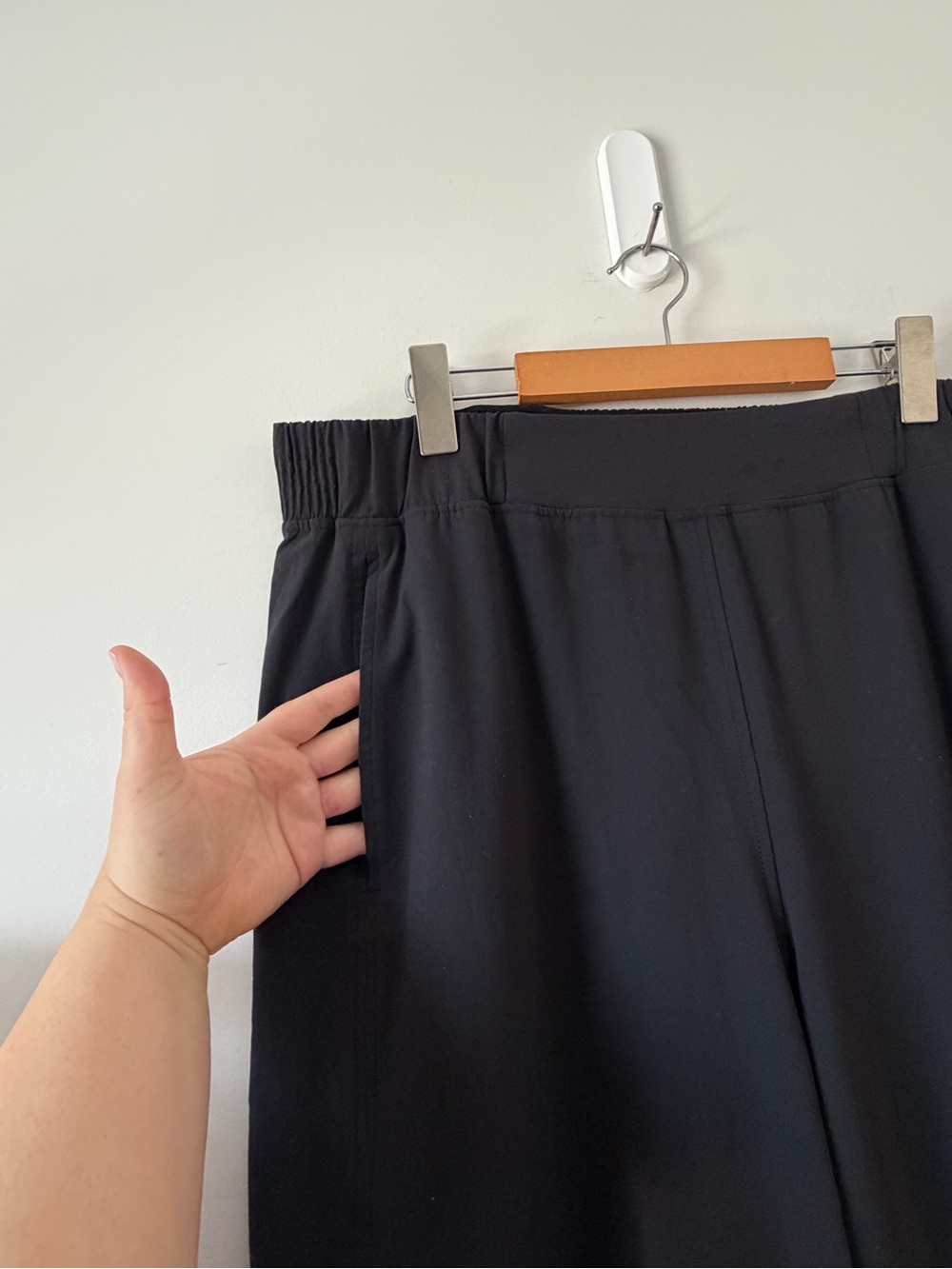 LULULEMON STRETCH WOVEN WIDE LEG HIGH RISE PANT SIZE XL BLACK - Picture 6 of 10